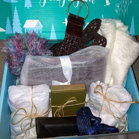 Mystery Grab Bag: Purses Wallets Wristlets Totes Satchels Shoulder Bag Crossbody - Picture 5 of 5